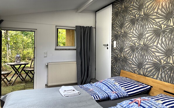Schlafzimmer mit Zugang zur Terrasse, Foto: Ulrike Haselbauer, Lizenz: Tourismusverband Lausitzer Seenland e.V.