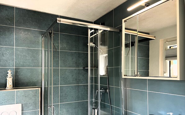 Bad mit Dusche, Waschtisch und WC, Foto: Ulrike Haselbauer, Lizenz: Tourismusverband Lausitzer Seenland e.V.