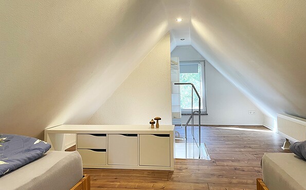 Dachgeschoss mit Fenster, Foto: Ulrike Haselbauer, Lizenz: Tourismusverband Lausitzer Seenland e.V.