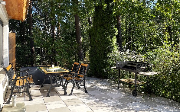 Terrace with bench and barbecue, Foto: Ulrike Haselbauer, Lizenz: Tourismusverband Lausitzer Seenland e.V.