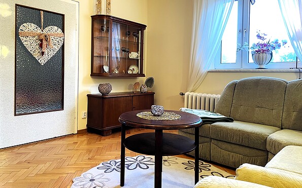 Blick in das Wohnzimmer (große FeWo im Erdgeschoss), Foto: Ulrike Haselbauer, Lizenz: Tourismusverband Lausitzer Seenland e.V.