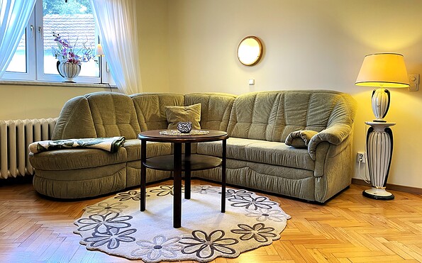 Sofa für 1 Aufbettung (große FeWo im Erdgeschoss), Foto: Ulrike Haselbauer, Lizenz: Tourismusverband Lausitzer Seenland e.V.