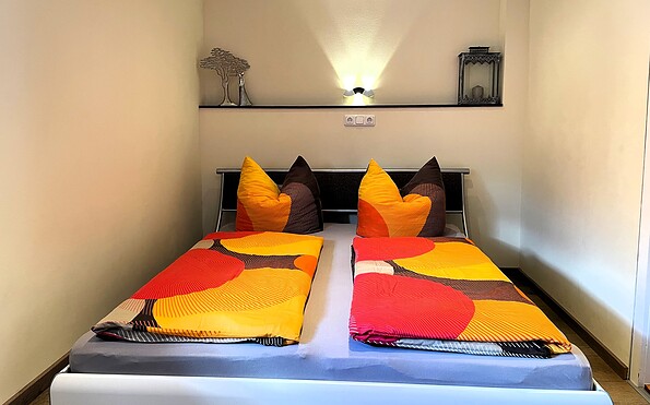 Schlafzimmer mit Doppelbett (1,60 x 2,00 m), Foto: Ulrike Haselbauer, Lizenz: Tourismusverband Lausitzer Seenland e.V.
