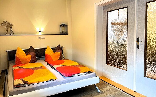 Schlafzimmer mit Doppelbett (1,60 x 2,00 m), Foto: Ulrike Haselbauer, Lizenz: Tourismusverband Lausitzer Seenland e.V.