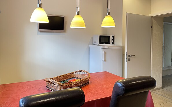 Gemeinschaftsküche mit Esstisch, Foto: Ulrike Haselbauer