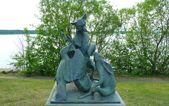 Lütt Matten, de Has - Skulptur von Walther Preik, Foto: Waren (Müritz)-Information