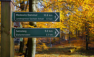 Der Naturpark-Rundwanderweg 70 ist gut ausgeschildert, Foto: Bansen-Wittig