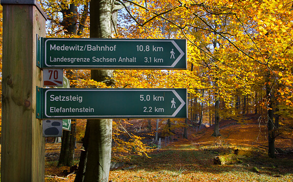 Der Naturpark-Rundwanderweg 70 ist gut ausgeschildert, Foto: Bansen-Wittig