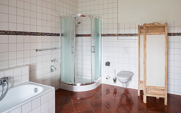 Haus Lichtenhain, Wohnung Teichblick, Bad, Foto: Daisy Gräfin von Arnim, Lizenz: Daisy Gräfin von Arnim