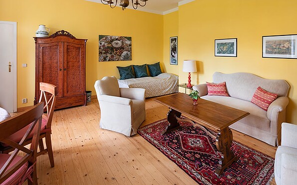 Haus Lichtenhain, Wohnung Kastanienblick, Wohnzimmer, Foto: Daisy Gräfin von Arnim, Lizenz: Daisy Gräfin von Arnim