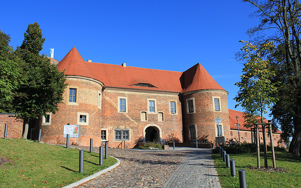 Ziel der heutigen Etappe: Bad Belzig mit der imposanten Burg Eisenhardt, Foto: Bansen-Wittig