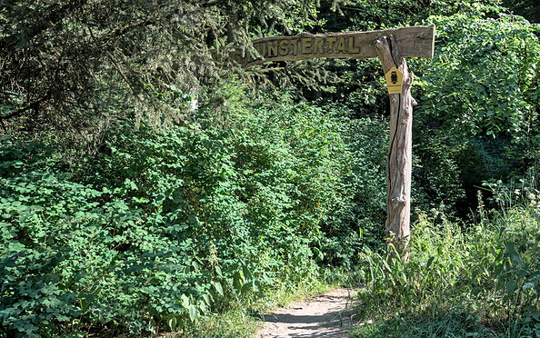 Eingang ins Naturschutzgebiet vom Parkplatz, Foto: Jannika Olesch, Lizenz: Brandenburgische Seenplatte GmbH
