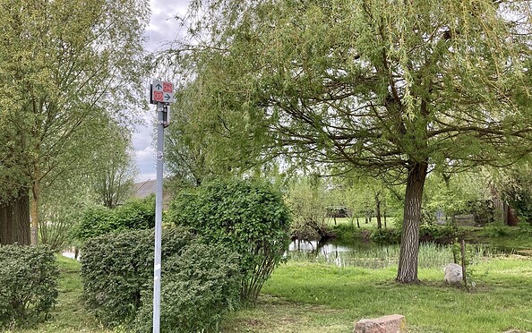 Intermediate signposts in the barn district of Kremmen, Foto: Itta Olaj, Lizenz: Brandenburgische Seenplatte GmbH