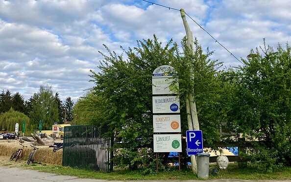 Access to the Asparagus Farm Kremmen, Foto: Itta Olaj, Lizenz: Brandenburgische Seenplatte GmbH