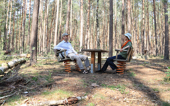 Wackel-Rast auf dem Kindererlebnispfad Dippmannsdorf, Foto: Bansen-Wittig