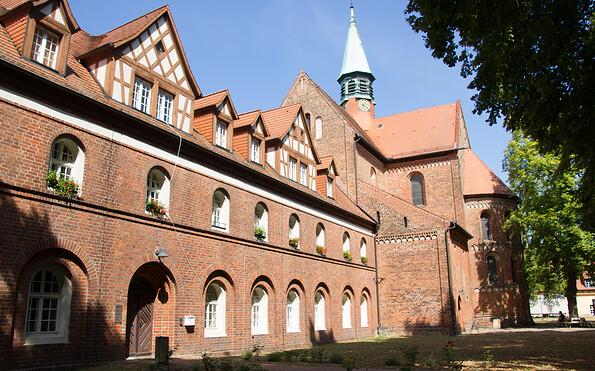 Cecilienhaus mit Klosterkirche - Kloster Lehnin, Foto: Bansen-Wittig