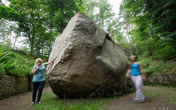 Findling in Kobbeln , Foto: Florian Läufer, Lizenz: Seenland Oder-Spree