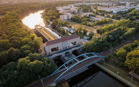 Zwillingsschachtschleuse von oben, Foto: Foto Stadt Eisenhüttenstadt, Lizenz: Foto Stadt Eisenhüttenstadt