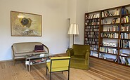 Aufenthaltsraum mit Bibliothek, Foto: Anet Hoppe, Lizenz: TMU GmbH