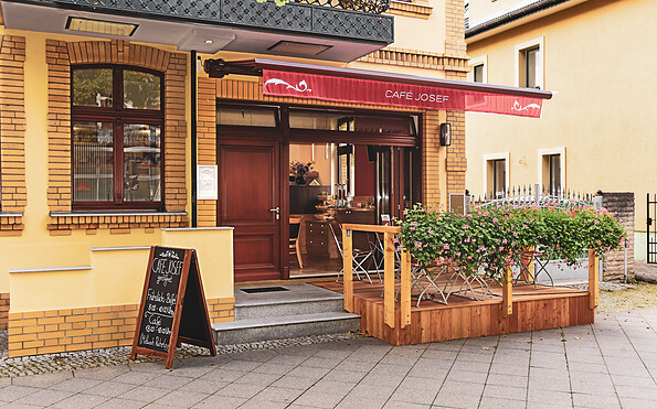 Außenansicht Café Josef, Foto: Frau Öhler, Lizenz: Café Josef