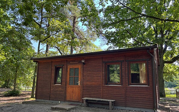 Ferienhaus Außenansicht, Foto: Lukas Erdmann, Lizenz: Wildnisschule Teerofenbrücke