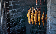 Frisch geräucherter Fisch, Foto: Ron Petraß, Lizenz: Bootshaus am Leineweber