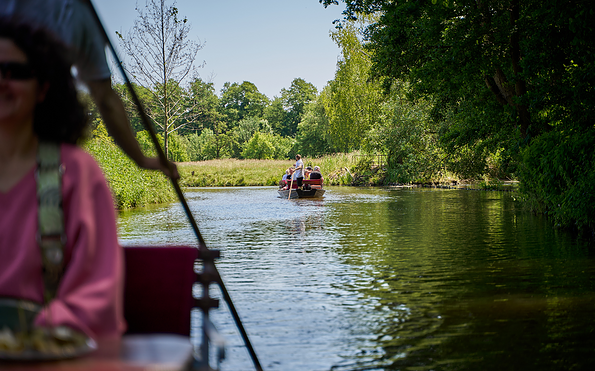 Kahnfahrt am Bootshaus Leineweber, Foto: Ron Petraß, Lizenz: Bootshaus am Leineweber