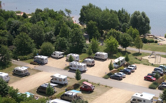 Wohnmobilstellplatz Buchwalde, Foto: Mario Hambsch, Lizenz: Zweckverband Lausitzer Seenland Brandenburg