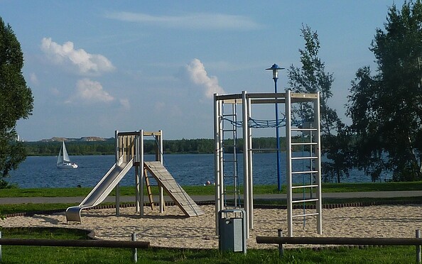 Spielplatz am Wohnmobilstellplatz Buchwalde, Foto: Zweckverband Lausitzer Seenland Brandenburg, Lizenz: Zweckverband Lausitzer Seenland Brandenburg