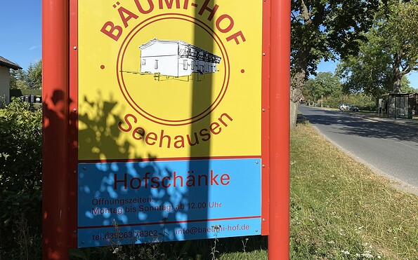 BÄUMI-Hof Seehausen Eingangsschild zum Hof, Foto: Anet Hoppe, Lizenz: TMU GmbH