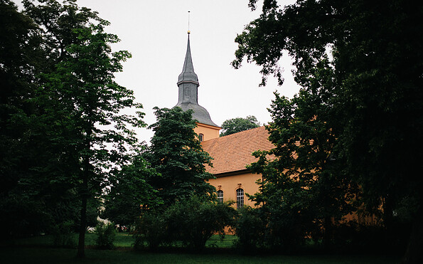 Kirche Ribbeck am Dorfanger, Foto: Steven Ritzer, Lizenz: Tourismusverband Havelland e.V.