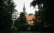 Kirche Ribbeck Dorfanger, Foto: Steven Ritzer, Lizenz: Tourismusverband Havelland e.V.