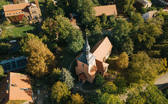 Luftaufnahme Kirche Ribbeck, Foto: Steven Ritzer, Lizenz: Tourismusverband Havelland e.V.
