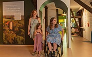 Besuch der Naturparkausstellung im Rollstuhl, Foto: Steffen Lehmann, Lizenz: TMB-Fotoarchiv