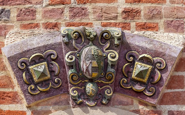 Wappen am Lubwartturm, Foto: LKEE/Andreas Franke, Lizenz: LKEE/Andreas Franke