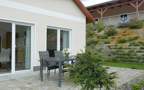 Terrasse mit Sitzmöbeln, Foto: Franziska Korduan-Ebel