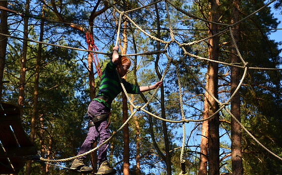 Klettern an der Kletterspinne, Foto: Kletterwald Schorfheide, Lizenz: Kletterwald Schorfheide