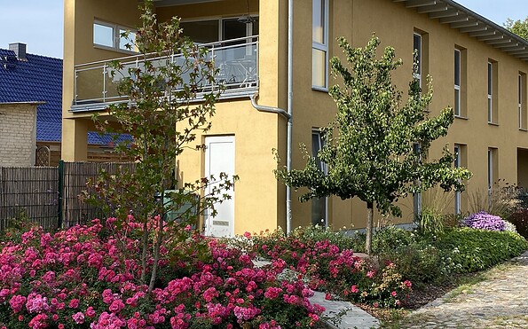 The house with its flowering garden, Foto: Marion Weber, Lizenz: Marion Weber
