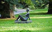 "Große Sitzende" im Lennépark in Frankfurt (Oder), Foto: Peter Gudlowski