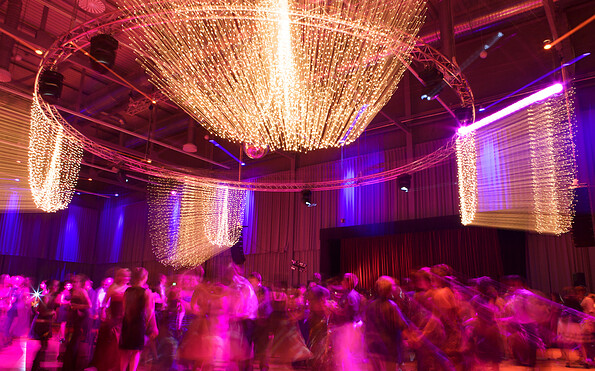 Abiball in der Messehalle, Foto: Messe- und Veranstaltungs GmbH , Lizenz: Messe- und Veranstaltungs GmbH