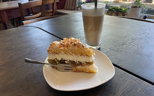 Kuchen im KaffeeKonsum in Wolletz, Foto: Madlen Kienitz, Lizenz: Tourismusverein Angermünde e. V.