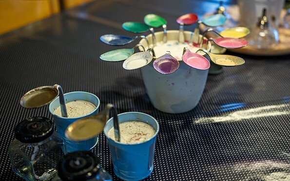 Buntes Wachs zum Bemalen nach sorbischer Tradition in der Ostereierwerkstatt, Foto: Torsten Kellermann, Lizenz: Christina Kasper