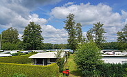 Blick von der Terrasse Richtung Badestelle, Foto: Herr Prosch, Lizenz: Campingplatz Tonsee - FKK