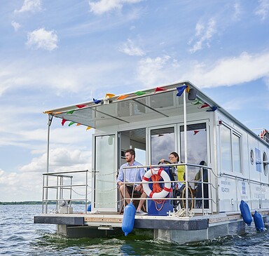 From Rechlin to Zehdenick with a houseboat