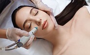 Facial treatment, Foto: Bildnachweis:Denis Vyalov  Stock-Fotografie-ID:1251534350