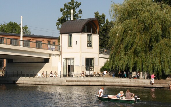 Brückencafé am Heineufer, Foto: Stadtmarketing- und Tourismusgesellschaft Brandenburg an der Havel, Lizenz: Stadtmarketing- und Tourismusgesellschaft Brandenburg an der Havel
