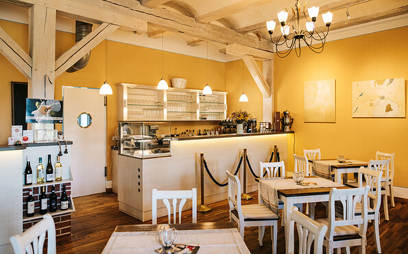 Innenraum Café Monet, Foto: Steven Ritzer, Lizenz: Tourismusverband Havelland e.V.