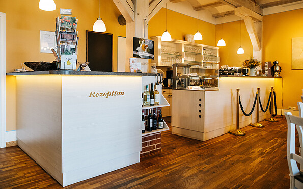 Theke Café Monet, Foto: Steven Ritzer, Lizenz: Tourismusverband Havelland e.V.