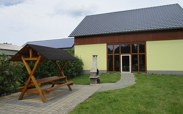 Sitzbereich im Grünen, Foto: Silke Gummelt, Lizenz: Ferien- und Erlebnishof Landidyll