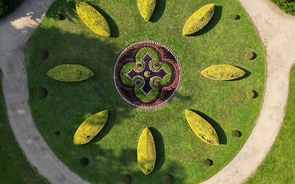 Teppichbeet mit historischer Pflanzenverwendung, Foto: Ellen Mallas